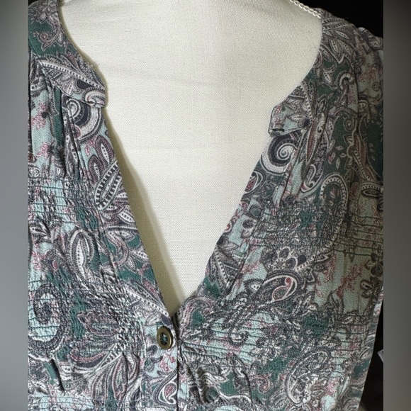 Knox Rose | soft colors paisley print smocked button front long sleeve blouse - Picture 4 of 11